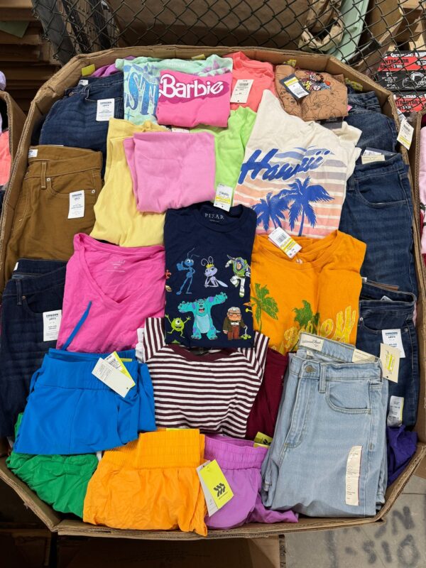 Target Womens Clothes (1000-1100 Pieces) - Image 4
